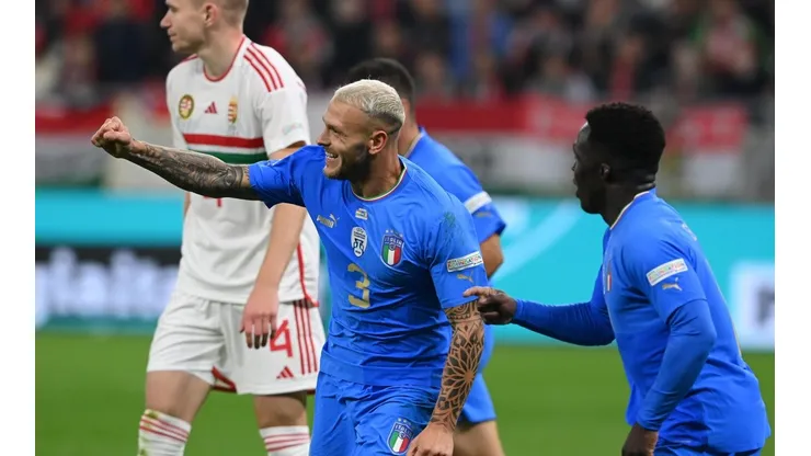 Dimarco celebra su gol ante Hungría que selló el triunfo italiano