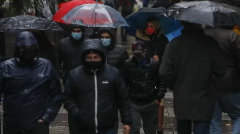 ¿Vuelve la lluvia? Conoce cómo estará el tiempo esta semana en Santiago