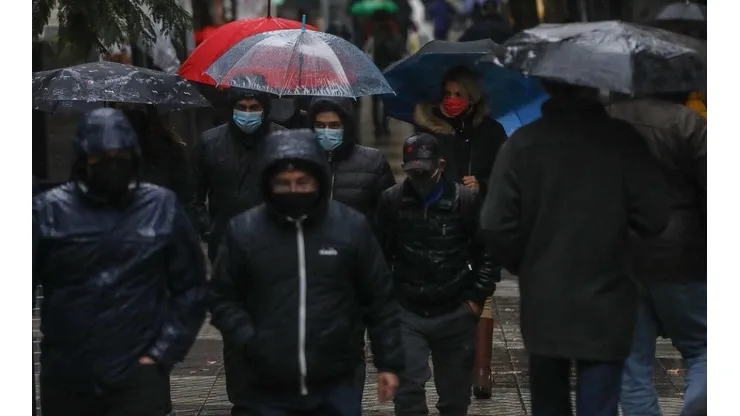 ¿Vuelve la lluvia? Conoce cómo estará el tiempo esta semana en Santiago