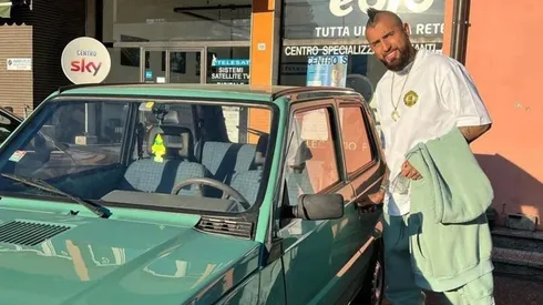 Vidal junto a su querido Panda en Milán