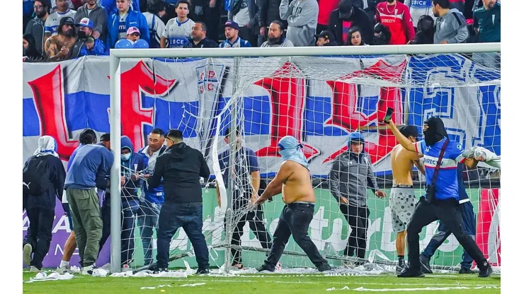 Así terminó el último partido de Universidad Católica en San Carlos de Apoquindo, pero la sanción no llegará cuando se esperaba