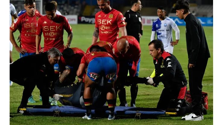 Luis Mejía sufrió una lesión de la nada que le impidió seguir en la cancha del estadio Regional Calvo y Bascuñán.