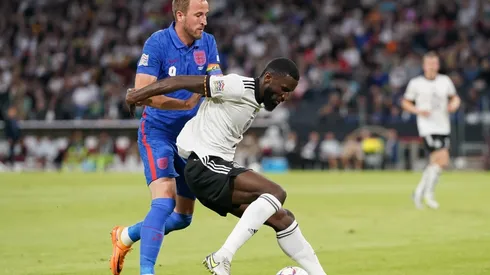 En el primer partido ingleses y alemanes empataron 1-1