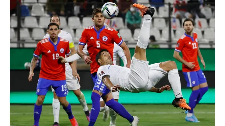 Con un golazo de chilena, Luis Suárez sepultó las ilusiones de Chile de poder meterse a Qatar 2022 en la última fecha de las Eliminatorias Sudamericanas.