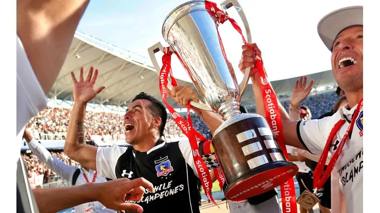 Esteban Paredes celebró la última estrella que bajó Colo Colo, el 9 de diciembre de 2017