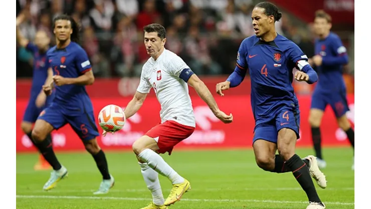 Países Bajos derrotó a domicilio a Polonia en la Nations League y queda con un pie en la siguiente ronda.