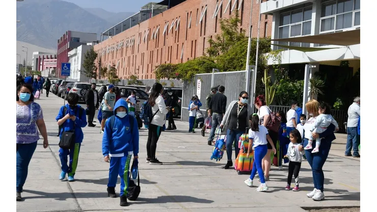 Mineduc actualiza protocolos para colegios ante anuncios del Minsal