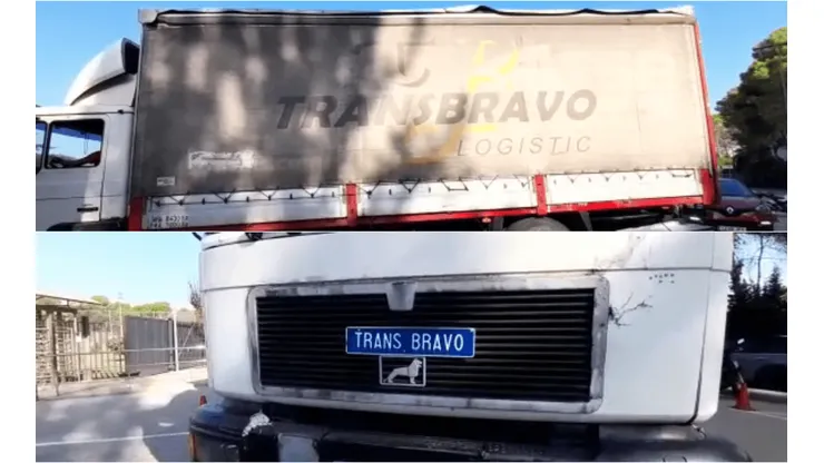 Transbravo decía el camión que llegó al lugar de entrenamiento de la selección chilena en Barcelona, España.
