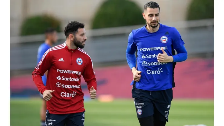 Eugenio Mena y Gabriel Arias ya entrenan junto al resto del plantel de la Roja