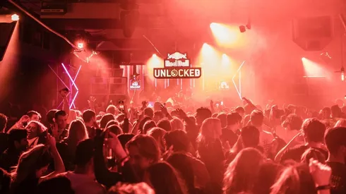 13 locales nocturnos de Santiago forman parte del staff de Red Bull Unlocked.
