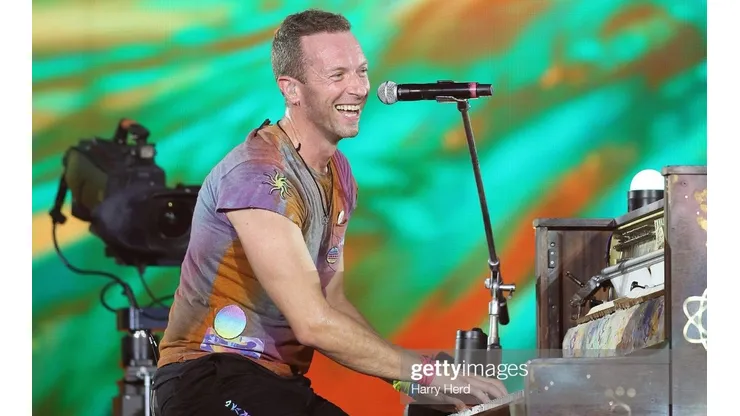 Chris Martin de Coldplay en el escenario.