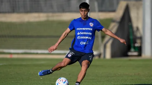 Darío Osorio en los entrenamientos de la Roja adulta en Barcelona, España.