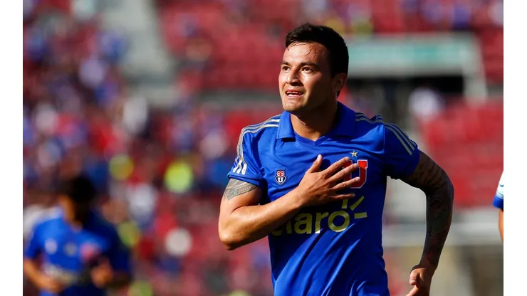 Charles Aránguiz fue una pieza clave del equipazo que armó Jorge Sampaoli en la Universidad de Chile.