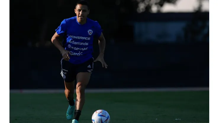 Alexis Sánchez ya entrena junto al resto de sus compañeros en la Roja