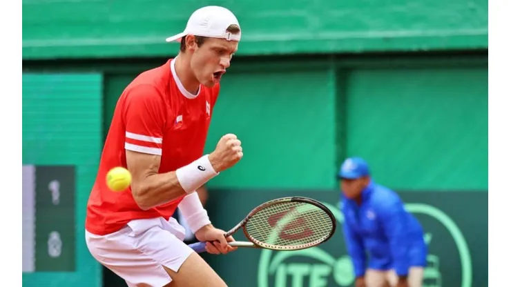 Nicolás Jarry ganó dos puntos claves en el triunfo de Chile sobre Perú por Copa Davis, en dobles y sencillos