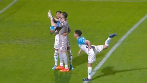 Arias haciéndole un feo gesto a la barra de Platense