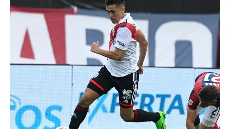 Pablo Solari fue titular y jugó un buen primer tiempo