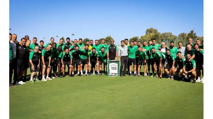 En el Betis también festejaron por los 100 partidos al mando del equipo.