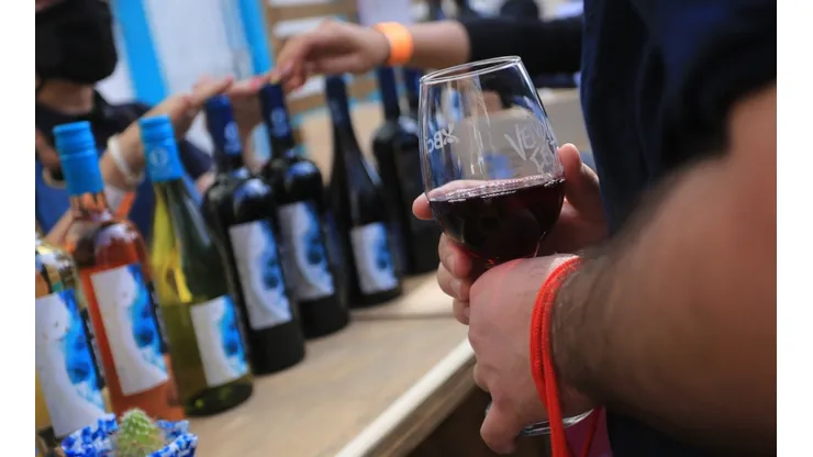 ¿Cómo hacer vino navegado?