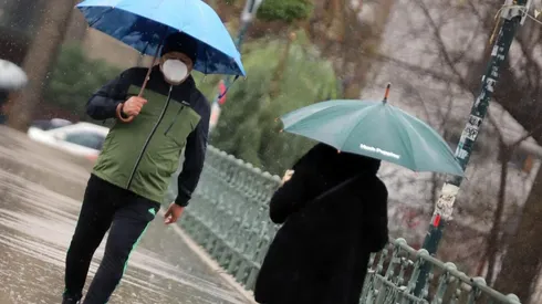 ¿Cómo estará el clima este fin de semana en Santiago y en qué regiones puede llover?
