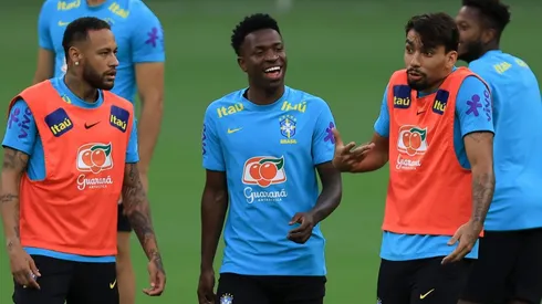 Neymar respaldó a Vinícius Junior y sus bailes.