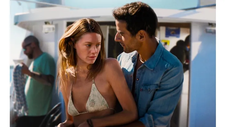 Camille Rowe y Sofiane Zermani protagonizan Sin Aliento, historia inspirada por la tragedia de Audrey Mestre.