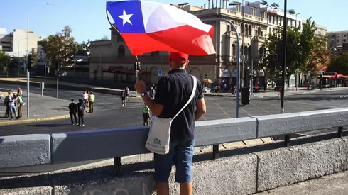 ¿Cuáles son las multas si no cuelgo bien la bandera de Chile?