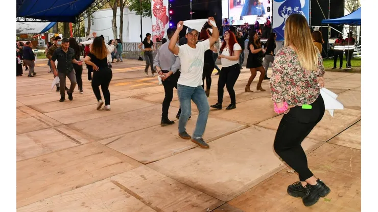 Conoce los mejores saludos y mensajes para enviar durante estas Fiestas Patrias