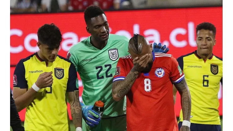 El momento que Vidal fue expulsado en el duelo de Chile ante Ecuador.