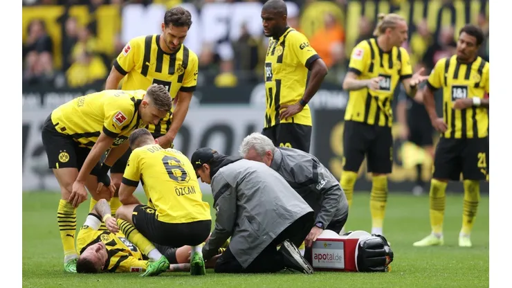 Reus se lesionó en el ajustado triunfo del Dortmund ante Schalke 04.