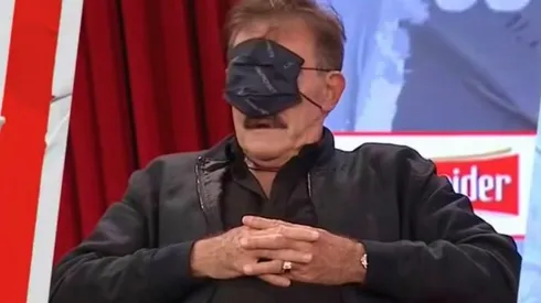 Publicación sobre La Volpe durmiendo desnudo en una cama era una broma.