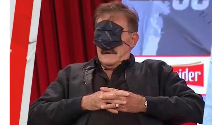 Publicación sobre La Volpe durmiendo desnudo en una cama era una broma.