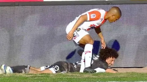 Munder le tiró la peluca a Falcón.