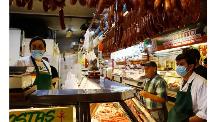 ¿Cuáles son las multas si me hacen trabajar un feriado irrenunciable en el comercio?