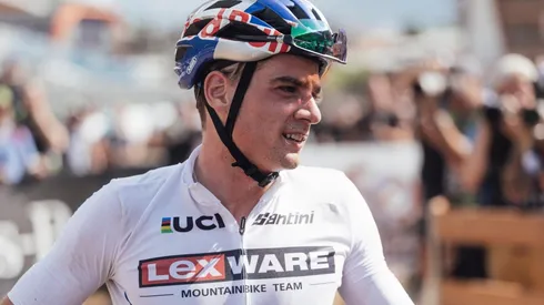 Martín Vidaurre volvió a Chile como bicampeón mundial de cross country.