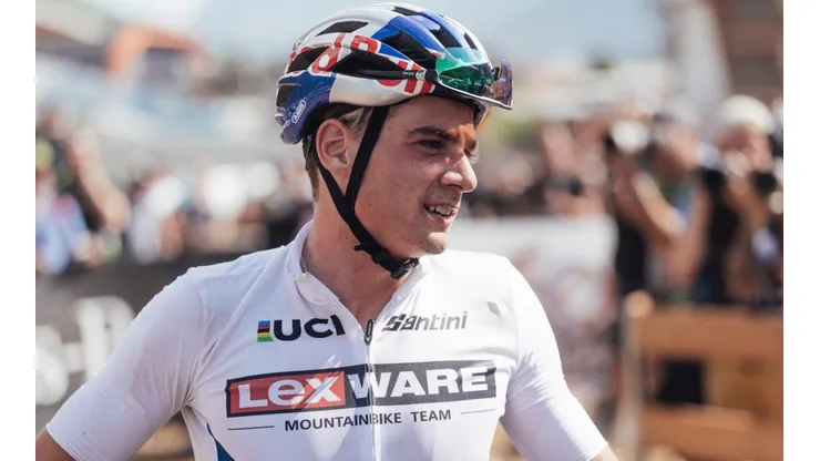 Martín Vidaurre volvió a Chile como bicampeón mundial de cross country.