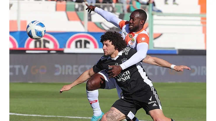Colo Colo ante Cobresal en El Salvador.
