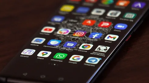 Revisa las mejores payas y mensajes para enviar por celular este 18 de septiembre