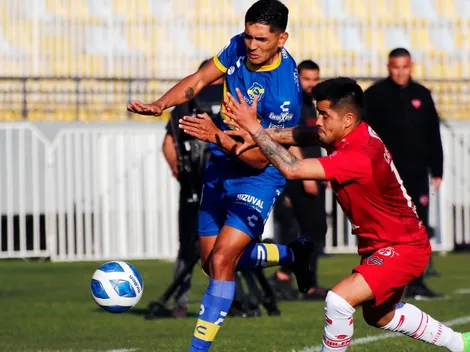 Ñublense empata con polémica y deja a Curicó para escoltar a Colo Colo