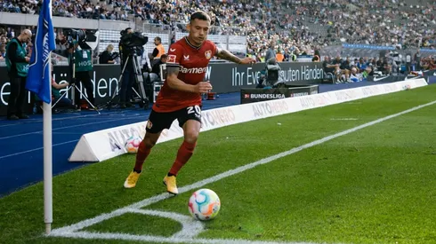 Charles Aránguiz apenas jugó en dulce triunfo del Bayer contra Atlético Madrid en Champions.