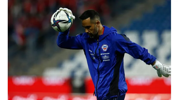 Claudio Bravo no está en la última nómina de la Roja