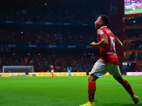 Meneses se luce, pero Dani Alves y un gol del arquero salvan a Pumas