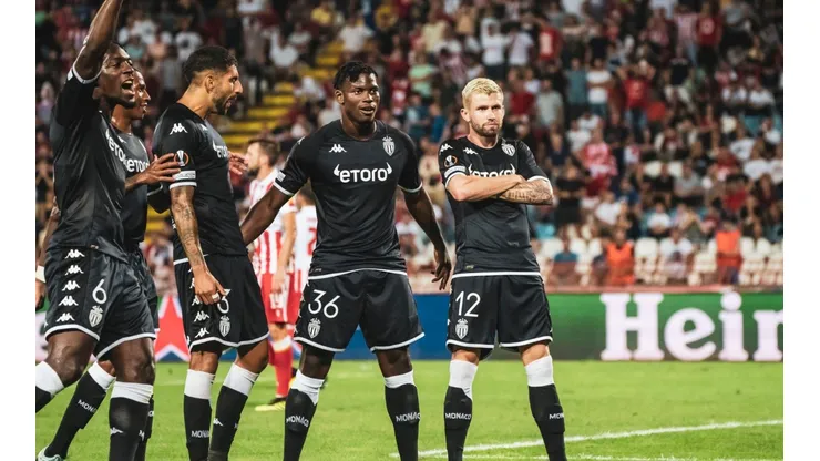 Maripán celebró junto a sus compañeros a mitad de semana en Europa League.