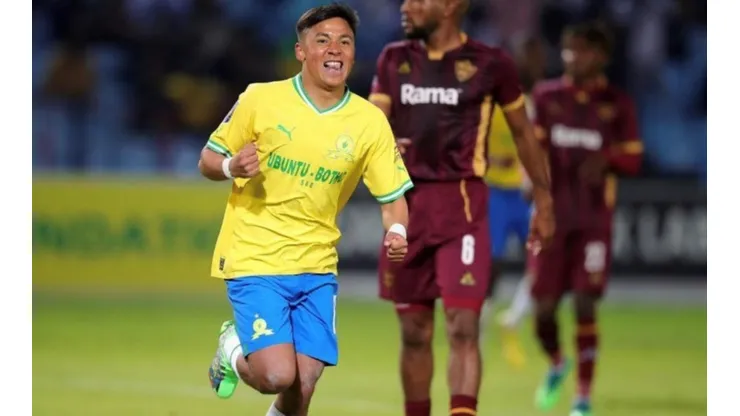 Allende fue titular en triunfo de su equipo en Sudáfrica.