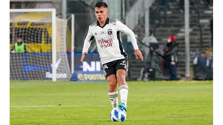 Vicente Pizarro se hace un espacio en Colo Colo a punta de fútbol.