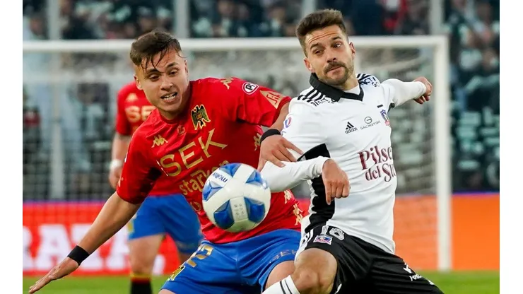Colo Colo ante Unión Española en el estadio Monumental.