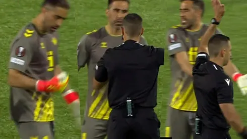 Bravo se molestó después de que anularan un gol de los rivales por posición de adelanto gracias al VAR, la cual él advirtió, y le recriminó con todo su actuar al árbitro y al juez de línea.