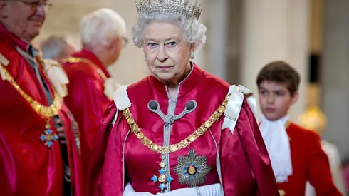 La reina Isabel sigue "bajo observación médica".