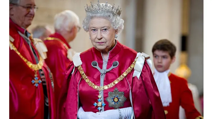 La reina Isabel sigue "bajo observación médica".