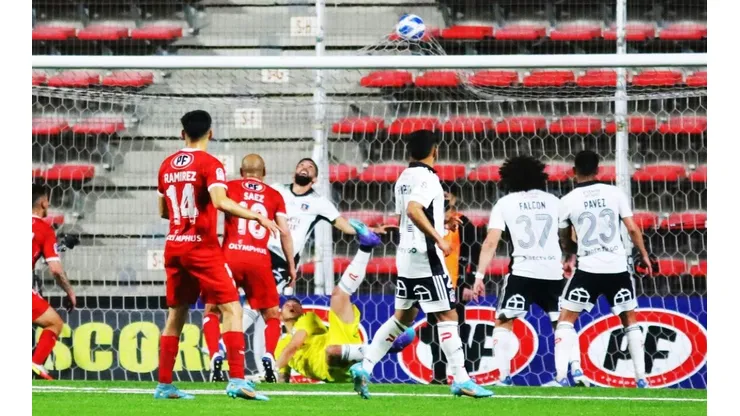 Dos goles de pelota parada le dieron el triunfo a Calera
